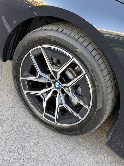 Bmw i5 35L 2025й 10минг юрган. Тозза