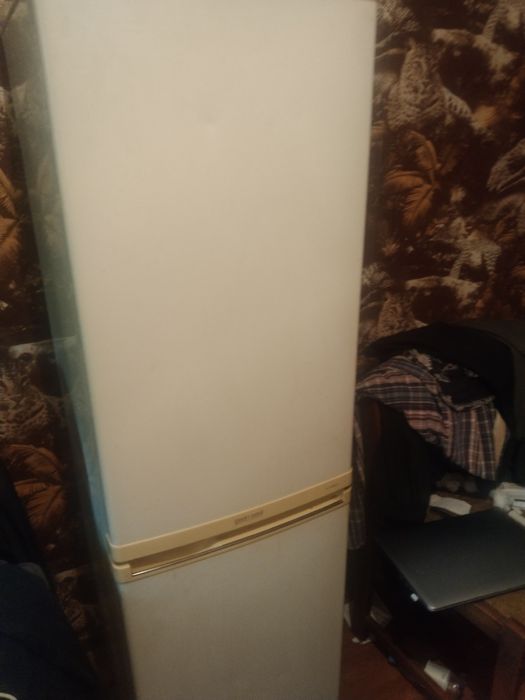 Продам холодильник б/у Самсунг.