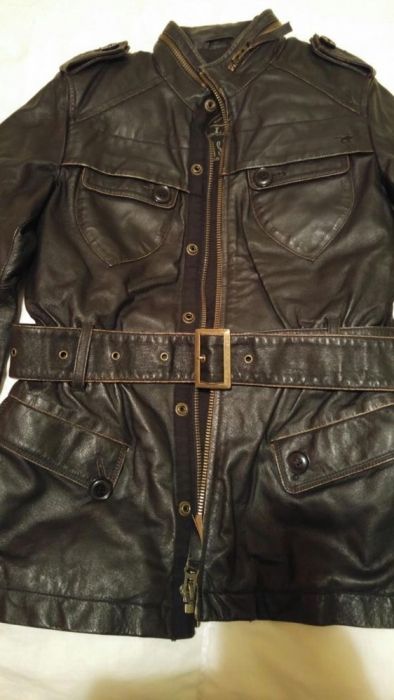 Продавам дамско яке на MUSTANG