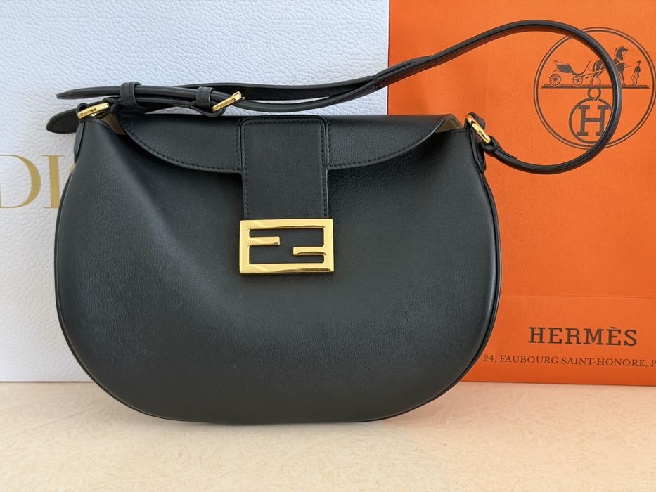 Сумка Fendi Small Croissant Hobo Bag