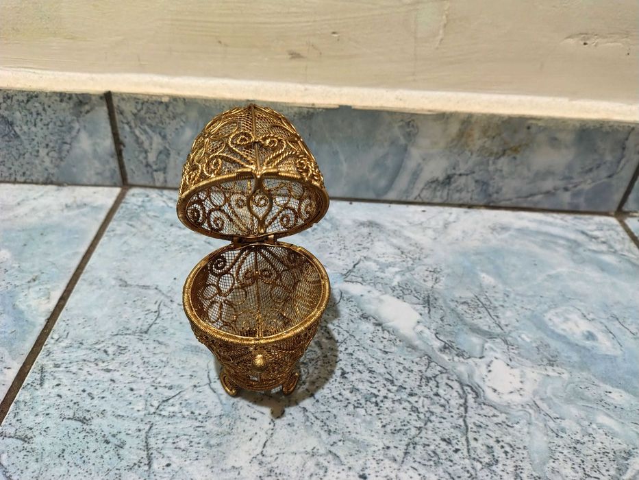 Уникално Красиво Филигранено Яйце Бижутерка