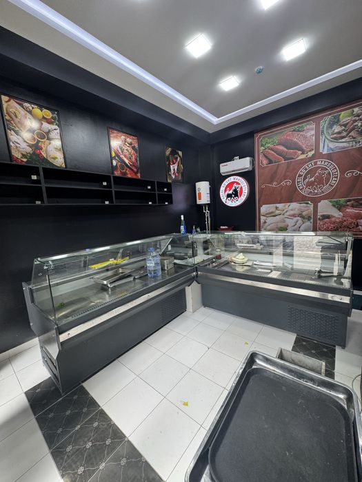 Vetrina xaladillik sotillayapti 2 ta yengi dukonda tur