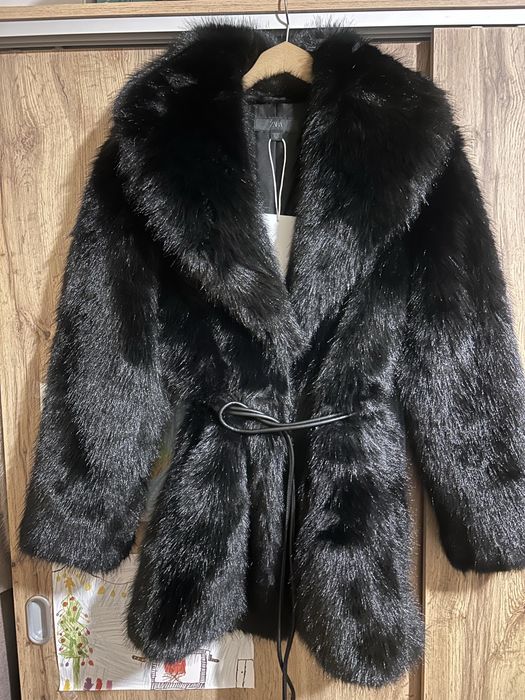 Палто с косъм Zara
