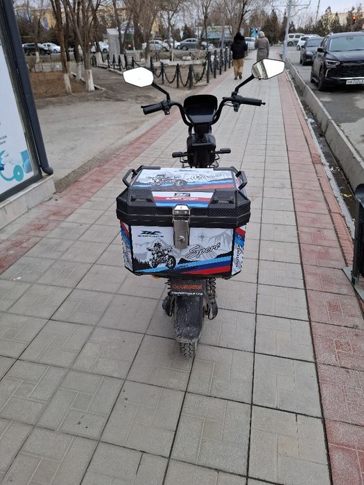 Мотоскутер сотилади