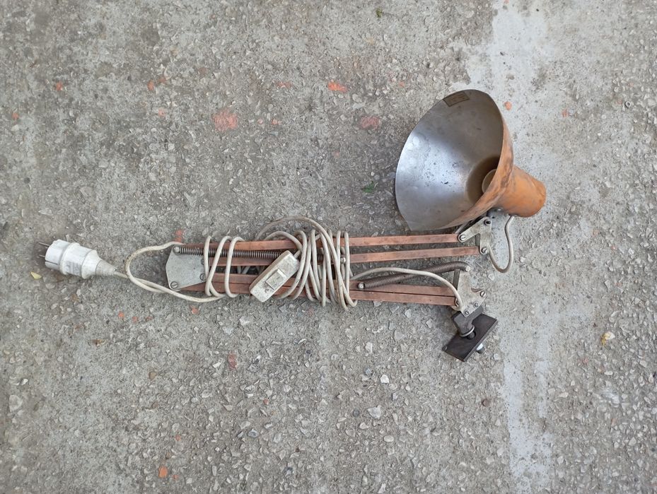 Работна лампа...