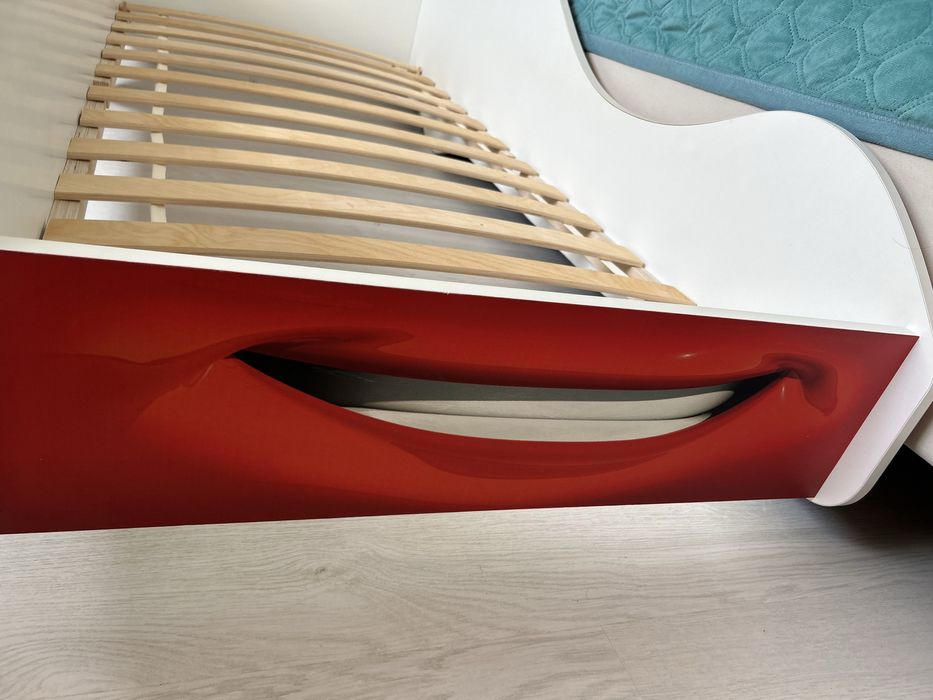 Детская кровать машина