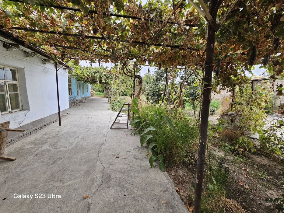 Xovli uy sotiladi 13 sotix 5 xona