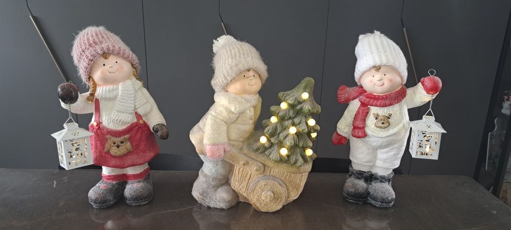 Коледна декорация  момиче и момче, светеща