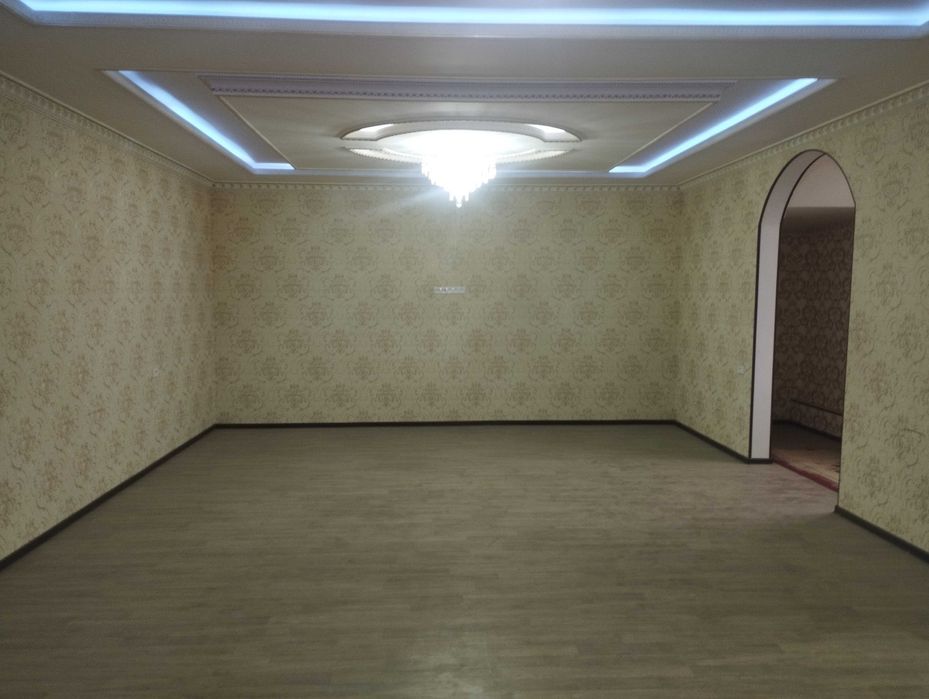 Сотилади Яшнабод ок уй 4.5сот 11 хона  фасад 15 метр нархи 130000 у.е