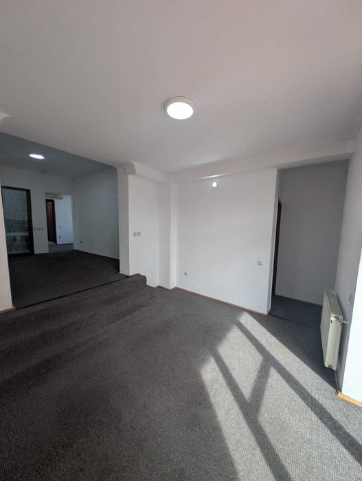 Apartament de 6 camere in vila