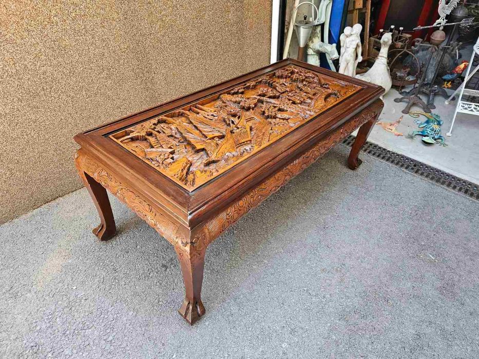 Конзолен шкаф в стил Чипъндейл