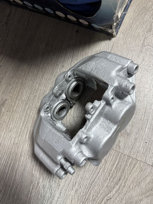 Etrier fata stinga si dreapta reconditionati complet mercedes w140