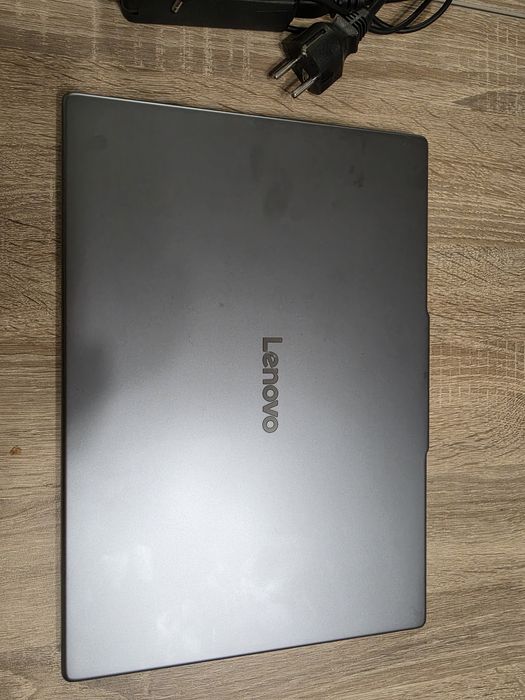 Vând laptop Lenovo