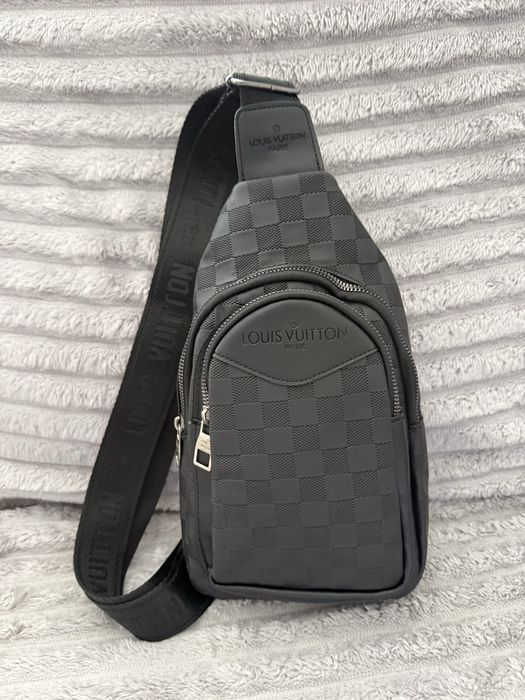 Borseta  umar louis vuitton