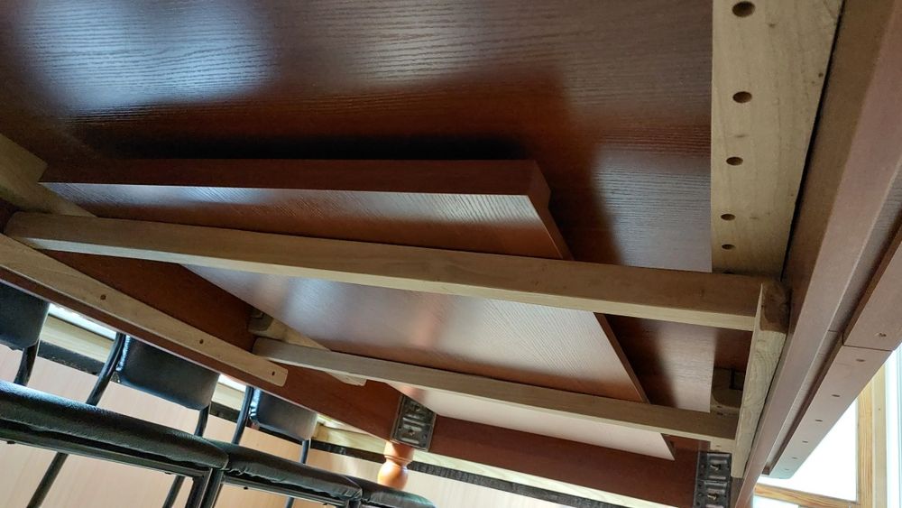 Стол для гостиной на 12 персон без стульев