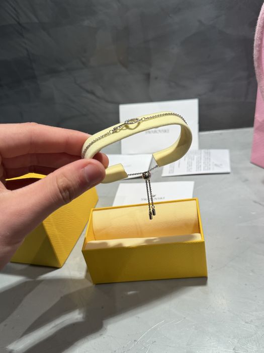 ЧИСТО НОВА 100% оригинална Swarovski дамска гривна