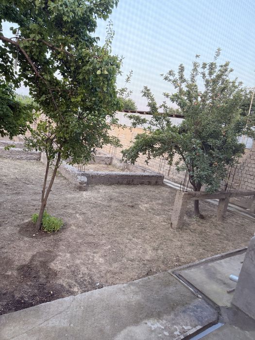 Uchaska 6 sotik kitib yashashga tayyor 4 ta xonasi bor barcha sharoitl