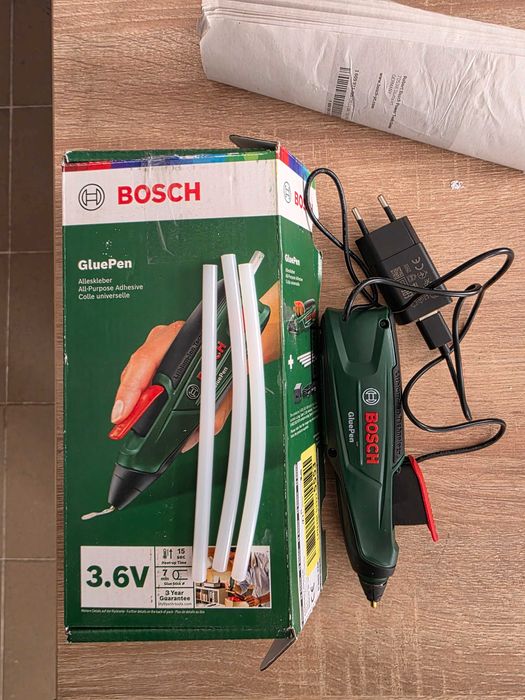 Pistol de lipit cu baghete de adeziv Bosch GluePen 1.5Ah 3.6V Negru Verde