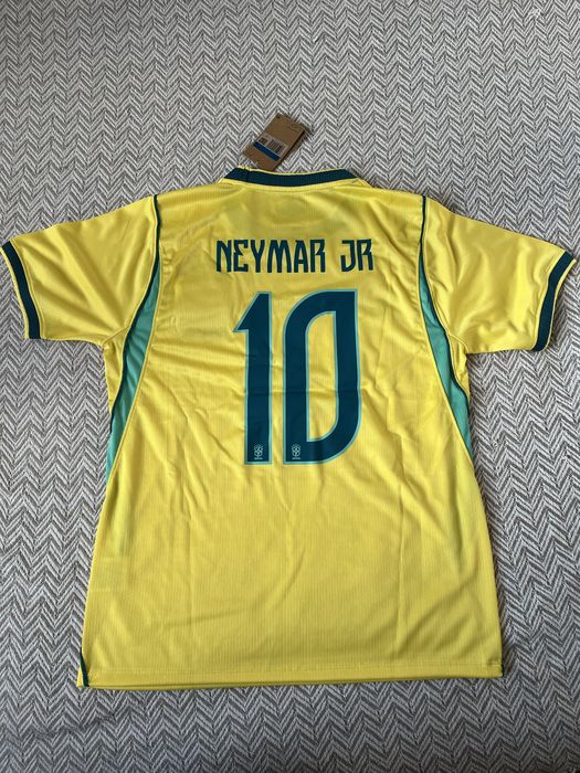 Vand 3 tricouri cu RONALDO , MESSI si NEYMAR