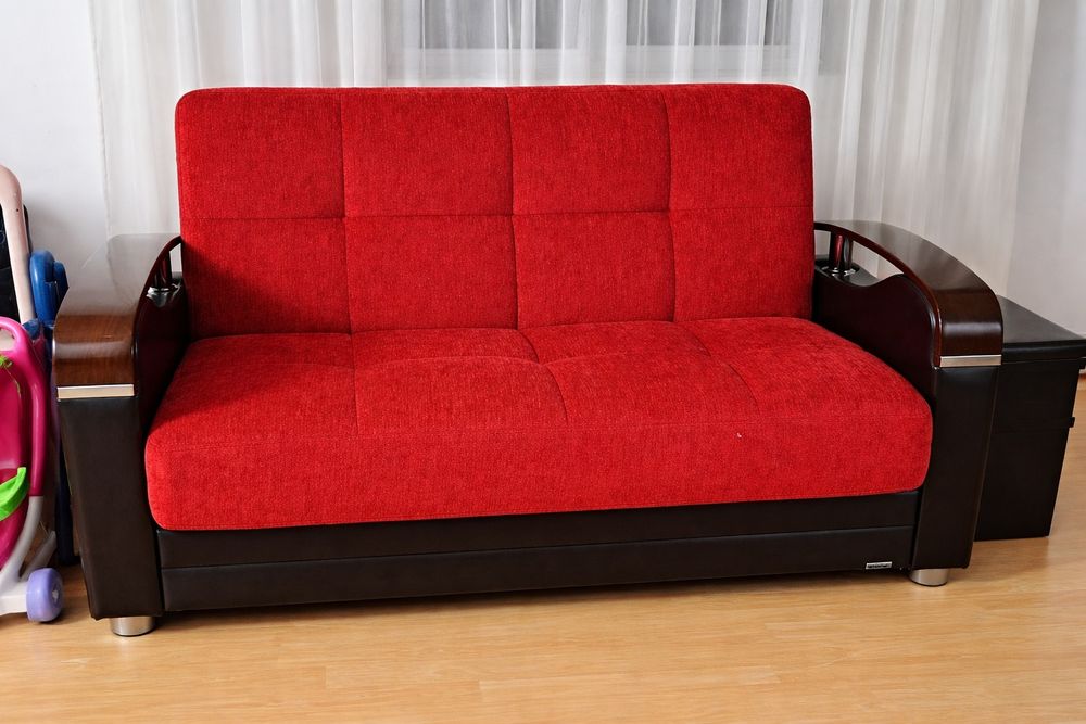 Vând canapele Bellona