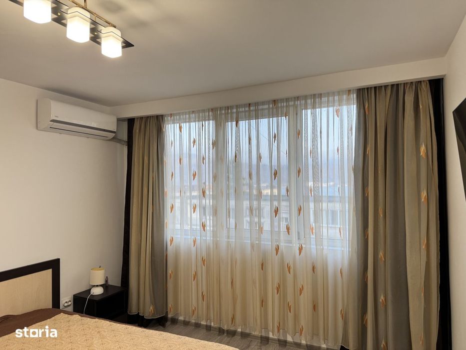Apartament 4 camere, balcon, 110 mp, etaj 4