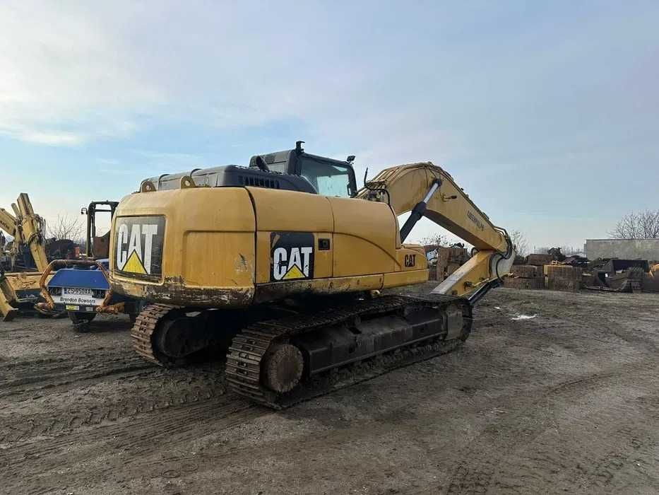 Cabina excavator pe senile Caterpillar 323 DNL