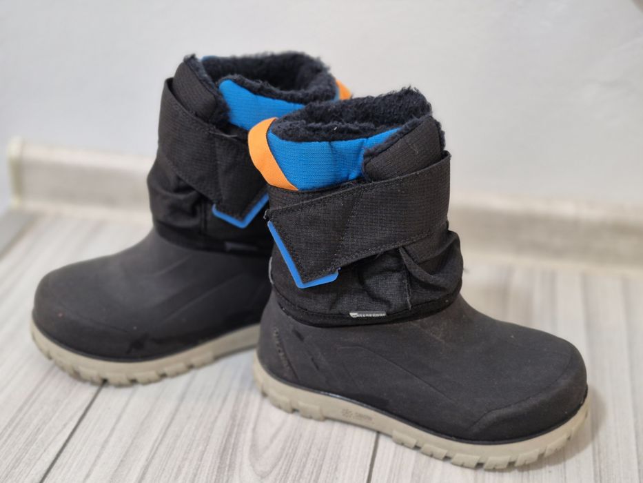Vând cizme călduroase de iarna, rezistente la zapada și ploaie