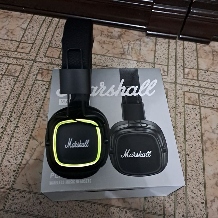 Безпроводной наушник