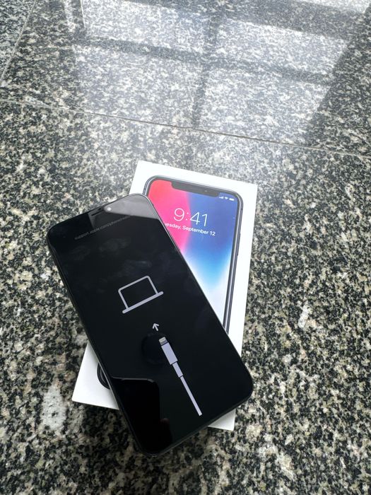 iPhone X 256 ГБ под восстановление