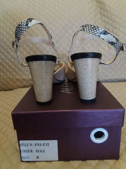 Бежови Дамски обувки Алексо Номер 38