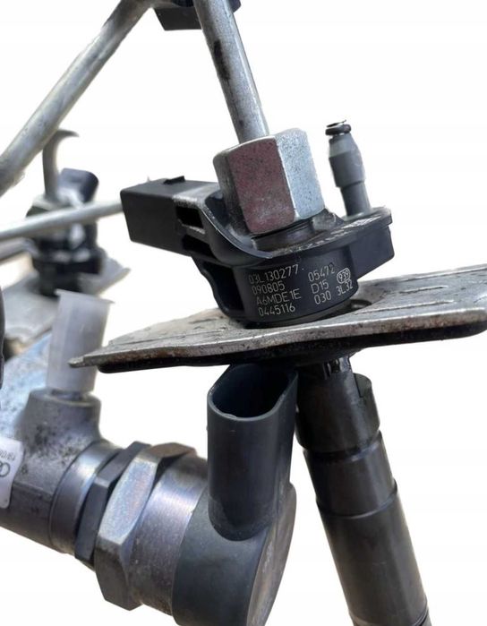 Injector Audi A6 2.0 TDI 03L130277