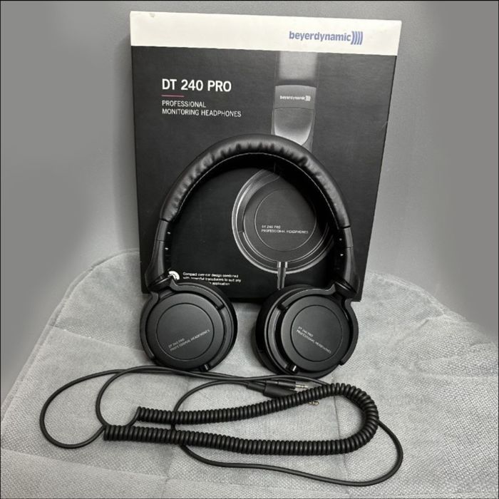 мониторовые наушники Beyerdynamic DT 240 PRO