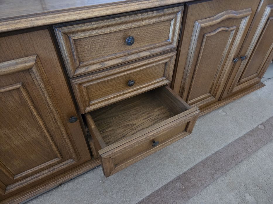 Мебел от дърво - масив