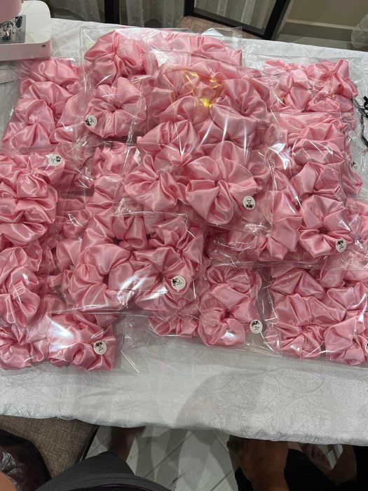 Ръчно изработени скрънчита от сатенени платове