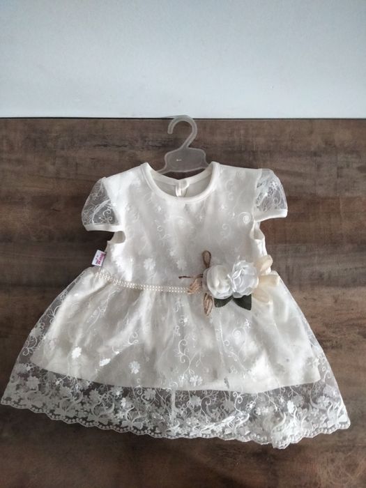 Продам детское  платье размер от 7 до 12 месяцев