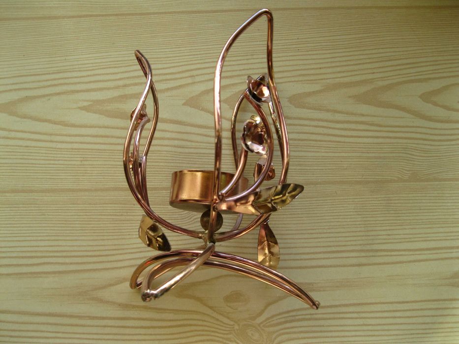 Красив метален свещнинк