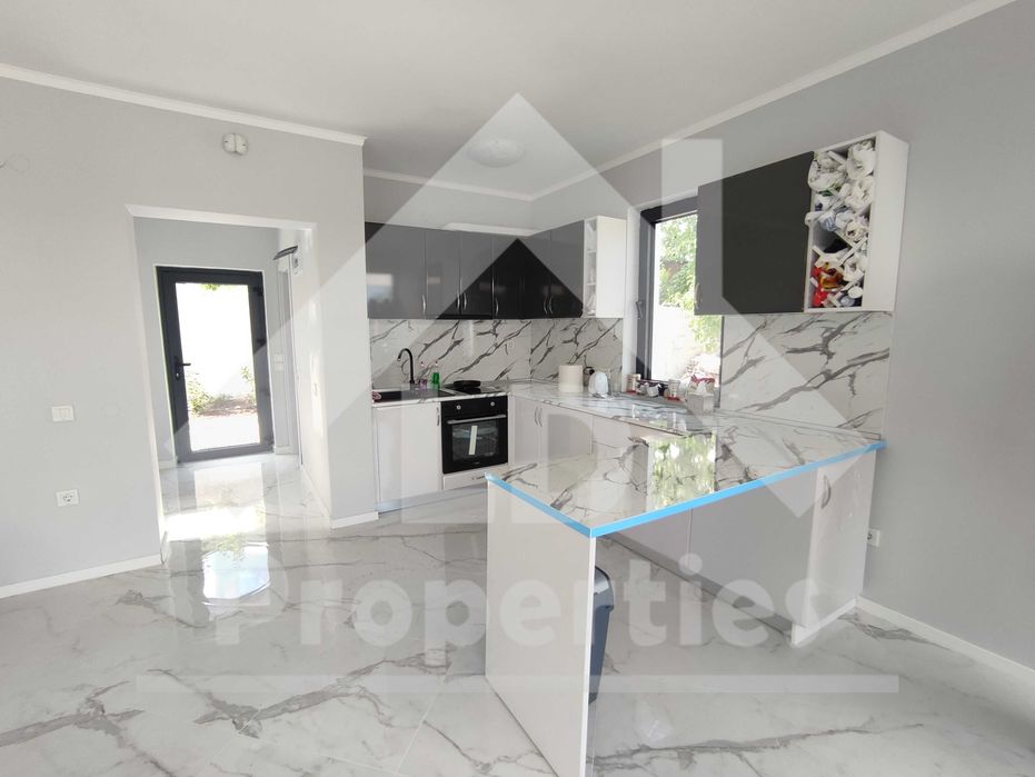 Обзаведена двуетажна къща под наем, Св.Константин и Елена