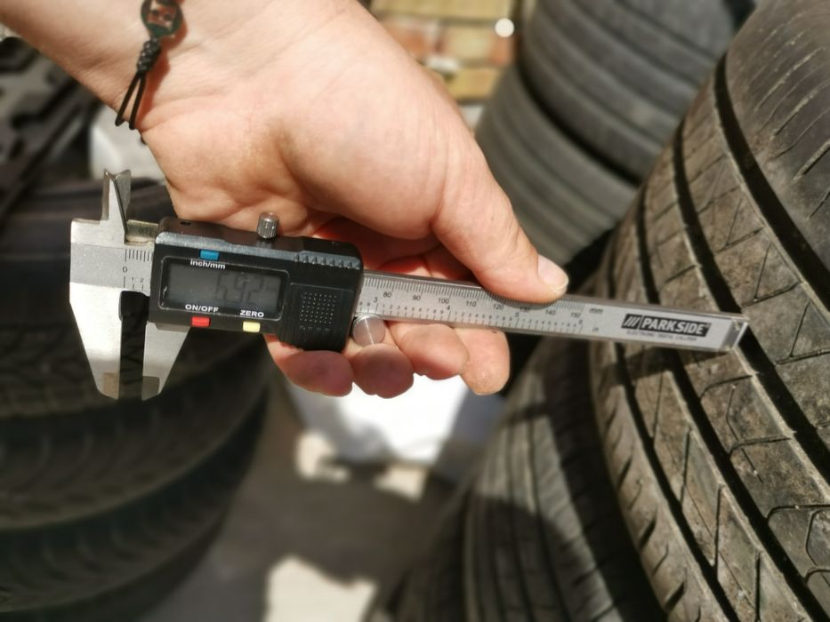 Продавам гуми 235/55 R18 Barum Bravuris 6