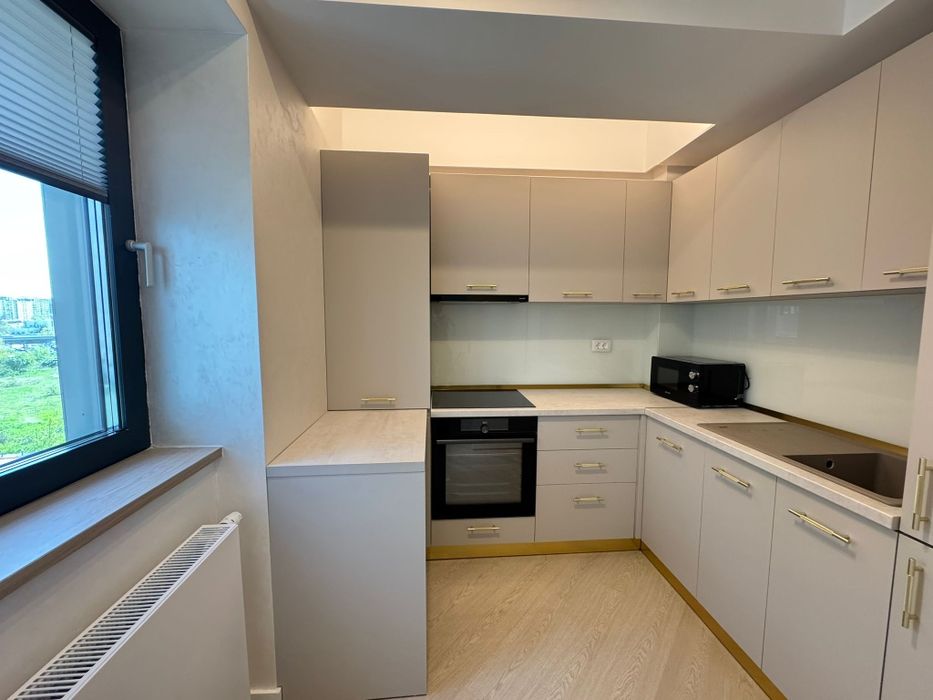 Studio Cortina North Pipera-Prima inchiriere