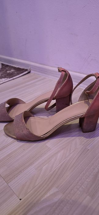 Розово-сребристи сандали