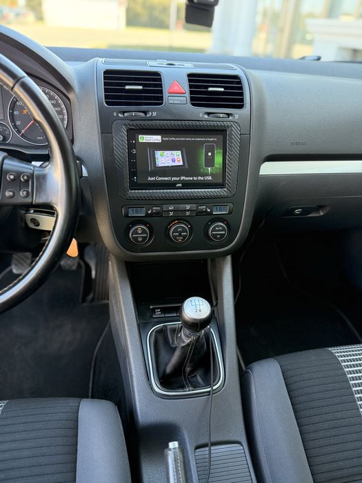 Golf 5 . Stare impecabila . Recent adus in țară