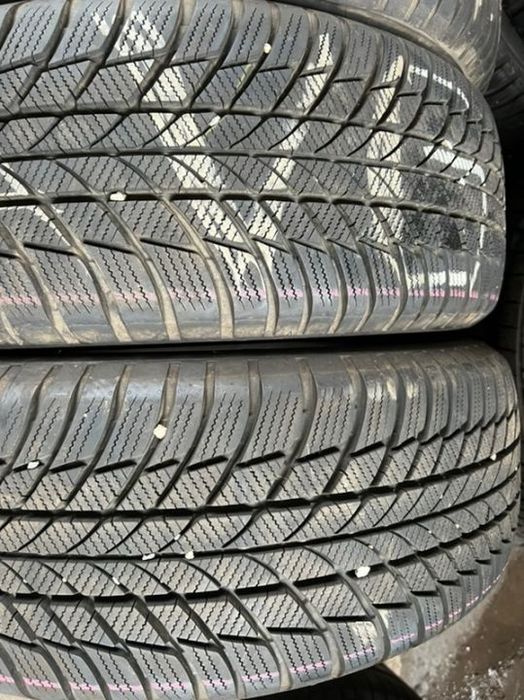 vând 4 anvelope 225/60/18 bridgestone de iarnă ca noi