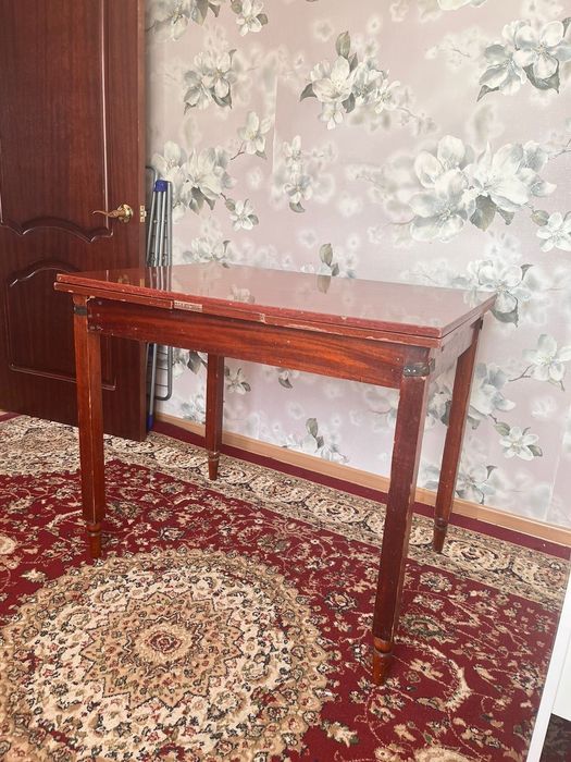 Стол раздвижной полированный