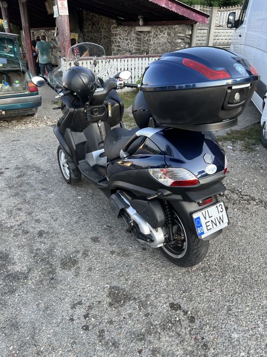 Piaggio mp3 400 LT se conduce cu b