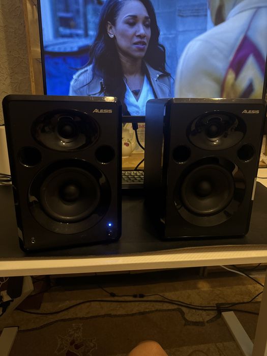 Колонки 2 Alesis