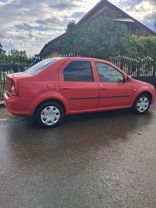 Vând Dacia Logan