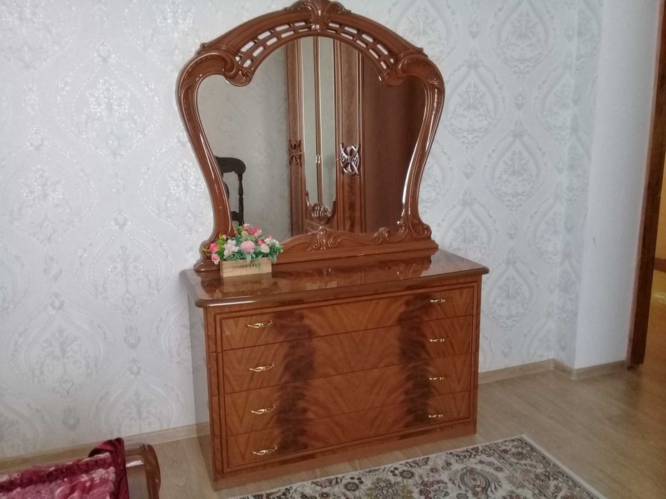 Продам спальный гарнитур