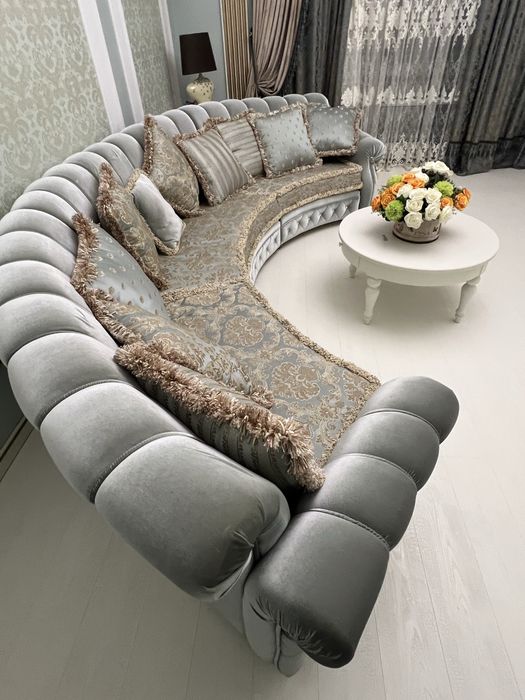 Продам диван овальный