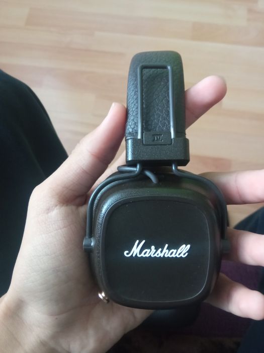 Продам наушники Marshall IV