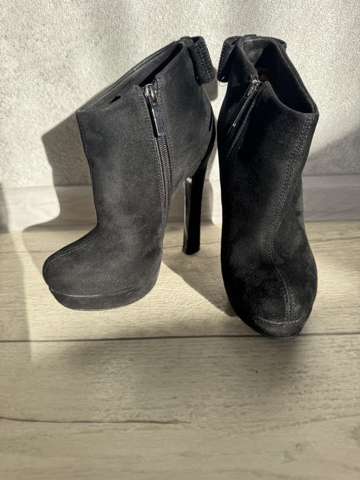 Отдам  весенние ботиночки 35 размер